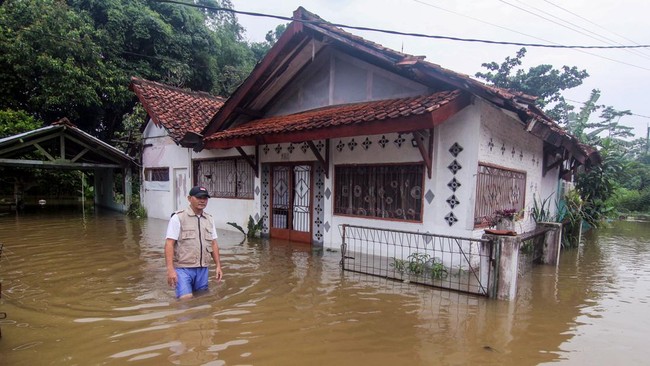 Kota Bekasi Lumpuh Diterjang Banjir, Delapan Kecamatan Terendam